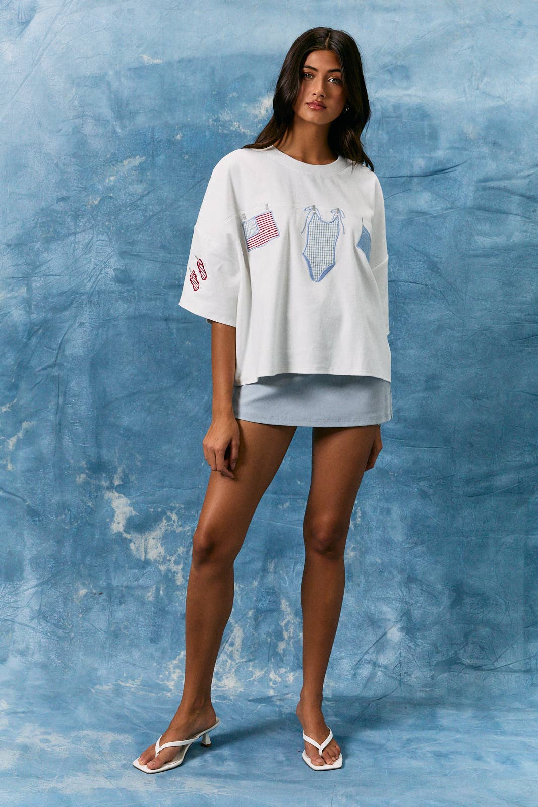 SHORT SLEEVE TOP WITH "AMERICANA" GRAPHIC DETAIL
