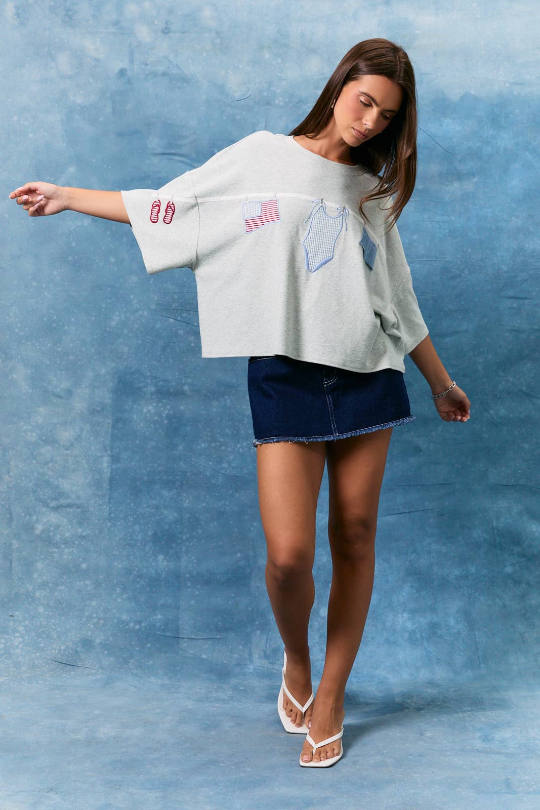 SHORT SLEEVE TOP WITH "AMERICANA" GRAPHIC DETAIL